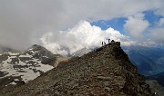 75 La sfasciumata Cima Fontana con vista sul lago di Poschiavo